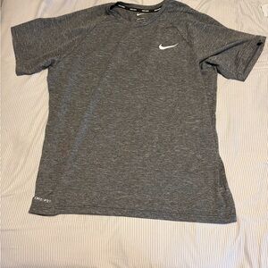 Nike Men's Heathered Gray Short Sleeve Tee